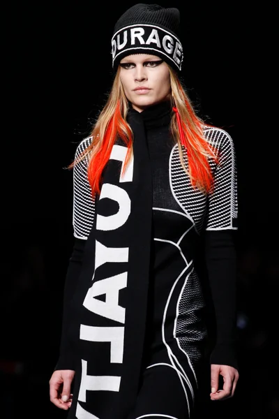 Look 27